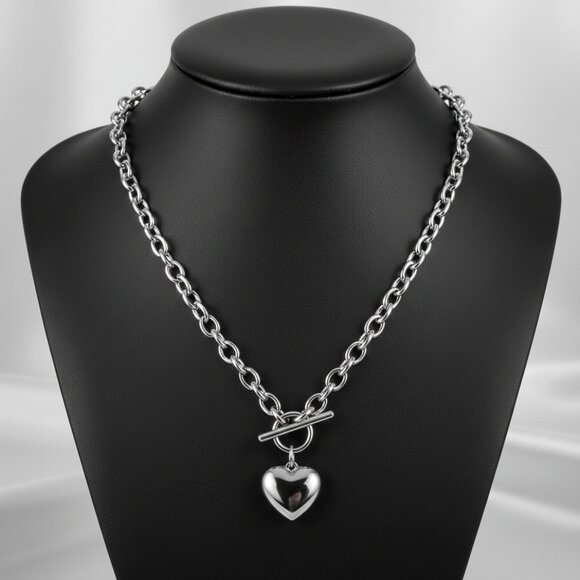 Stainless Steel Heart Charm Toggle Necklace 18 inch Trendy Women’s NWOT - Picture 2 of 7